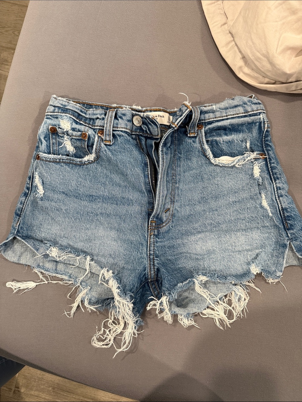 Abercrombie & Fitch the mom shorts high rise